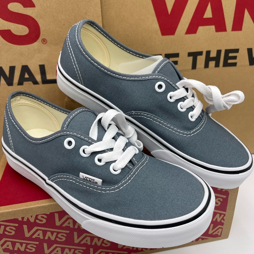 Vans WMNS Authentic
Color Theory Stormy Weather
VN000EGARV2 Sneakers - Picture 7 of 16